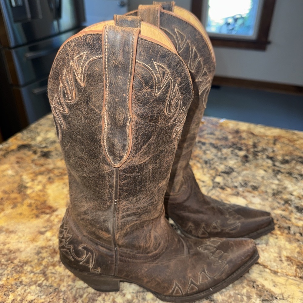 Cavender's Women's Brown Distressed Western Cowboy Boots Snip Toe Size 8